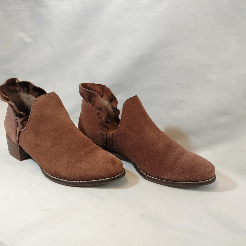 Seychelles (Anthropologie) Renowned Ruffle Suede‎ Ankle Booties - Picture 6 of 8